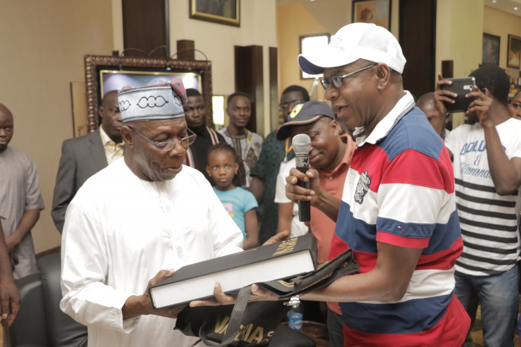 The GMD of Courteville presenting President Obasanjo a gift on behalf of the organization